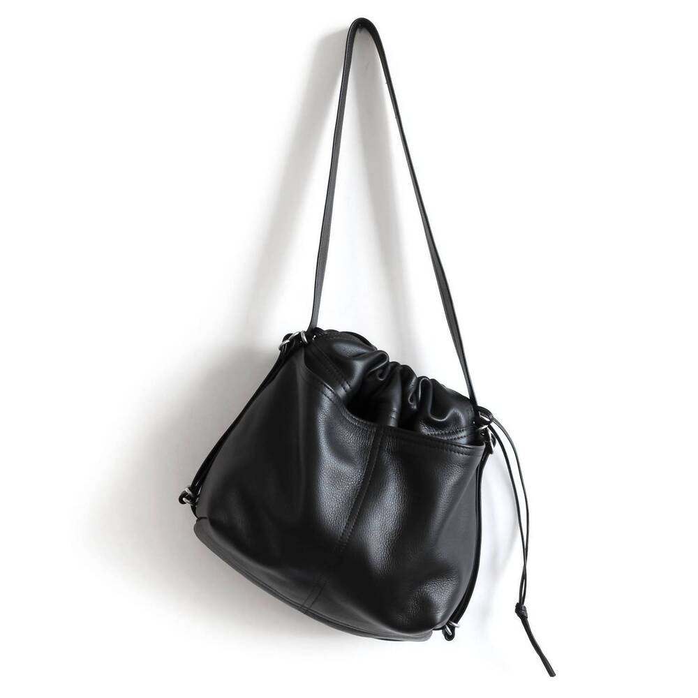 NEW ROUGH & TUMBLE the borough bucket bag in black